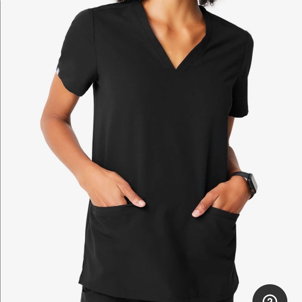 FIGS Casma scrub top in black